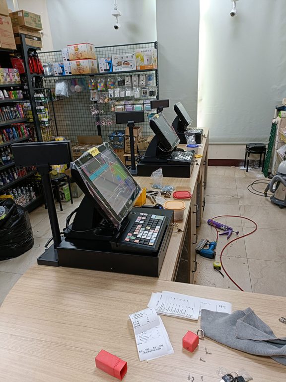 YC便利商店彰濱店_零售POS電子發票收銀機系統導入