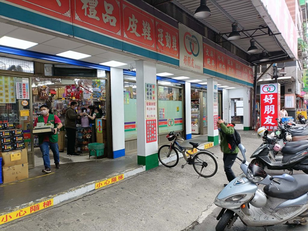 好朋友百貨新莊西盛店_零售POS電子發票收銀機系統導入