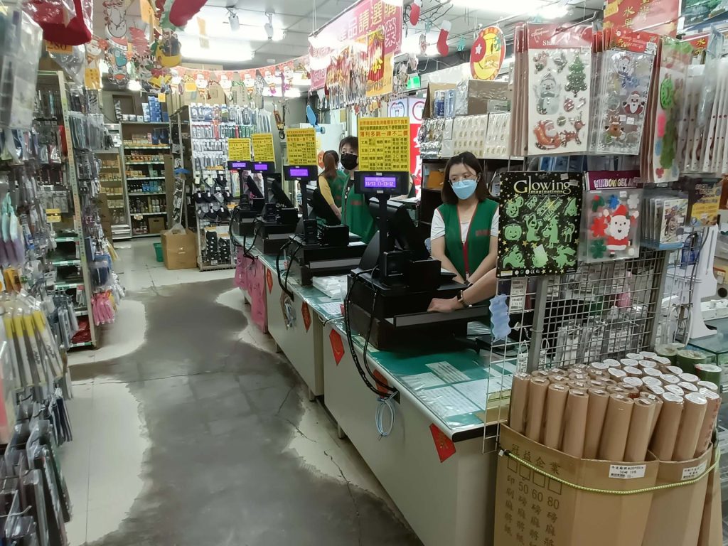 好朋友百貨新莊西盛店_零售POS電子發票收銀機系統導入