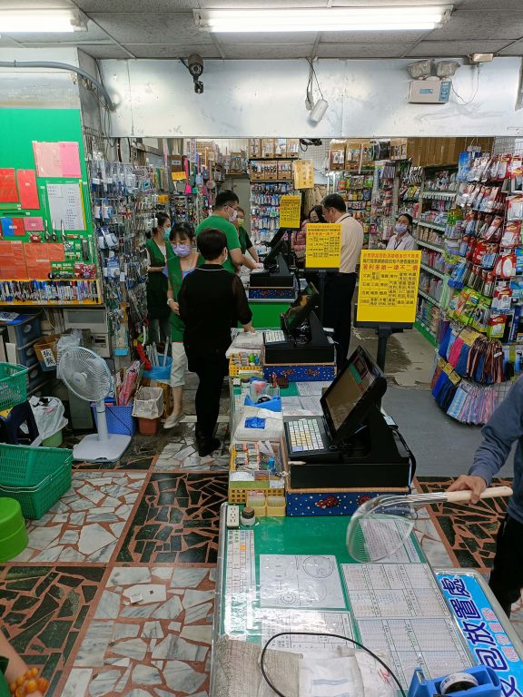 好朋友百貨桃園中正店_零售POS電子發票收銀機系統導入